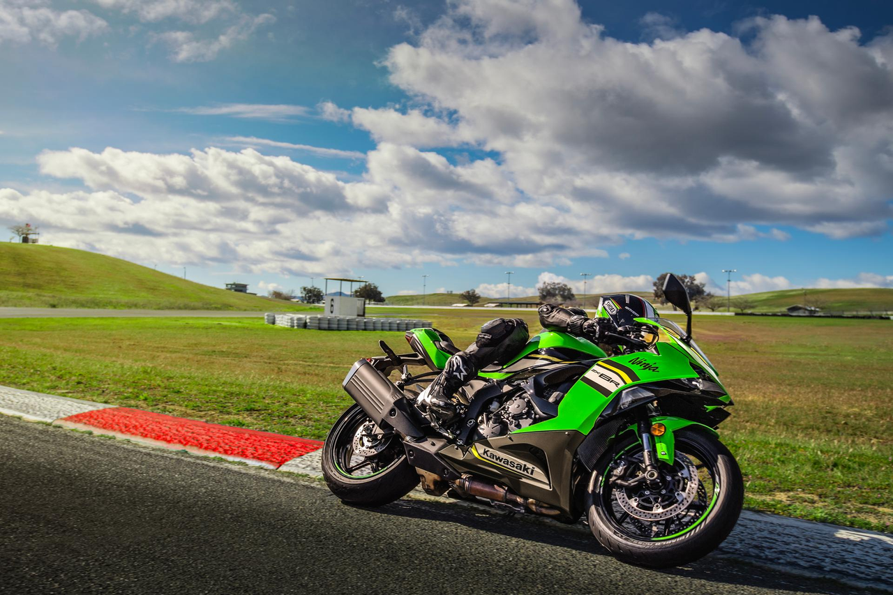 【超ポイント祭?期間限定】 Ninja ZX-6R Kawasaki | 2025 | その他