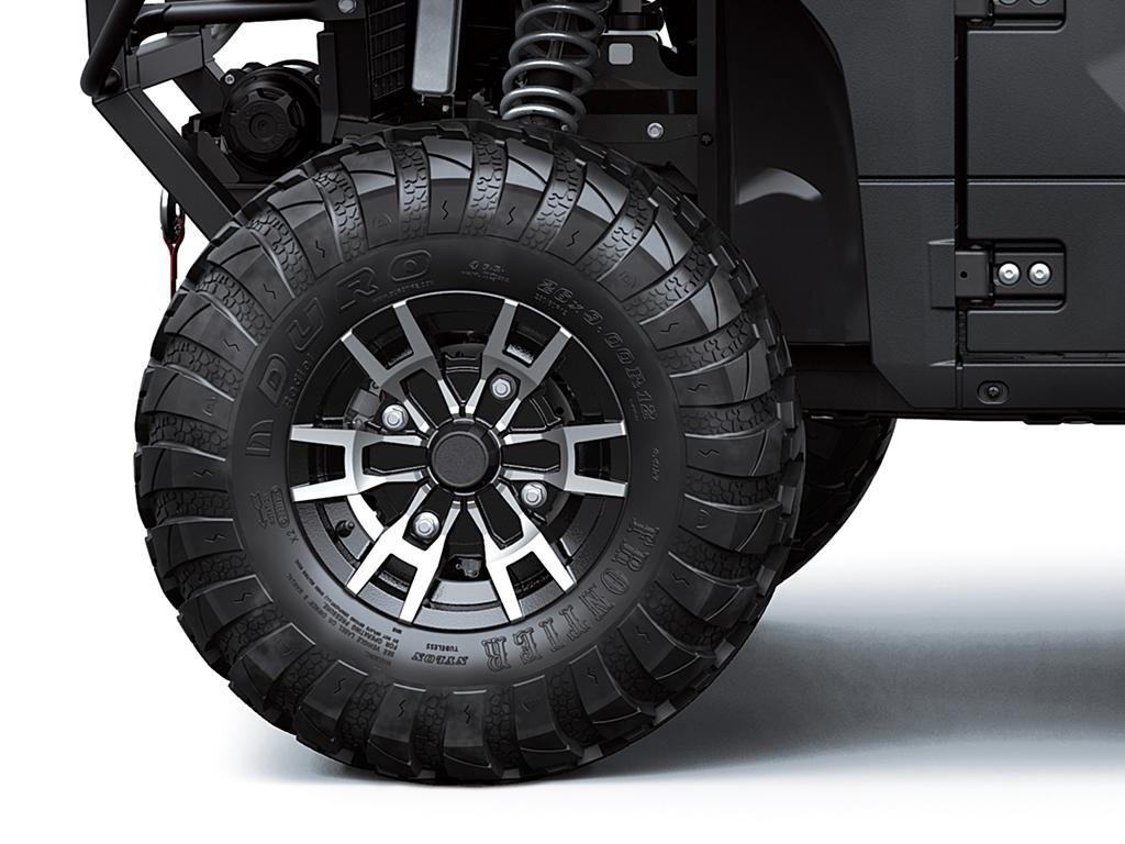 Black cast aluminium wheels